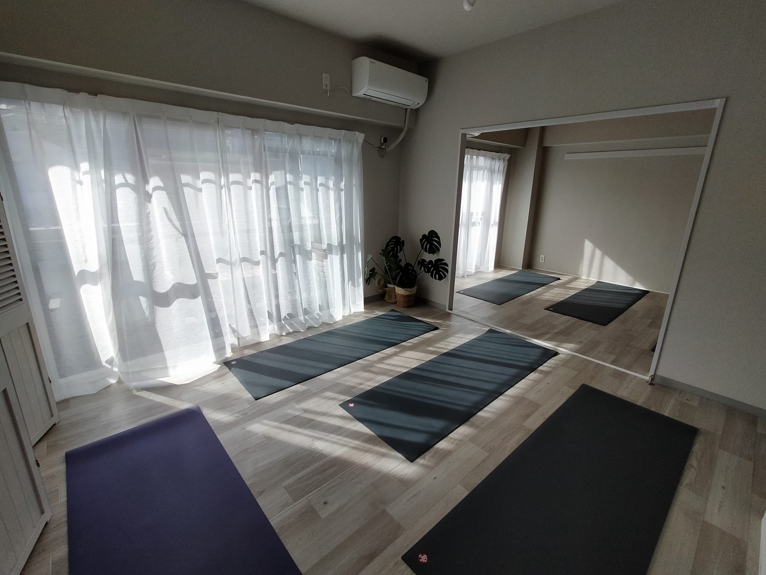 ヨガスタジオ内の様子