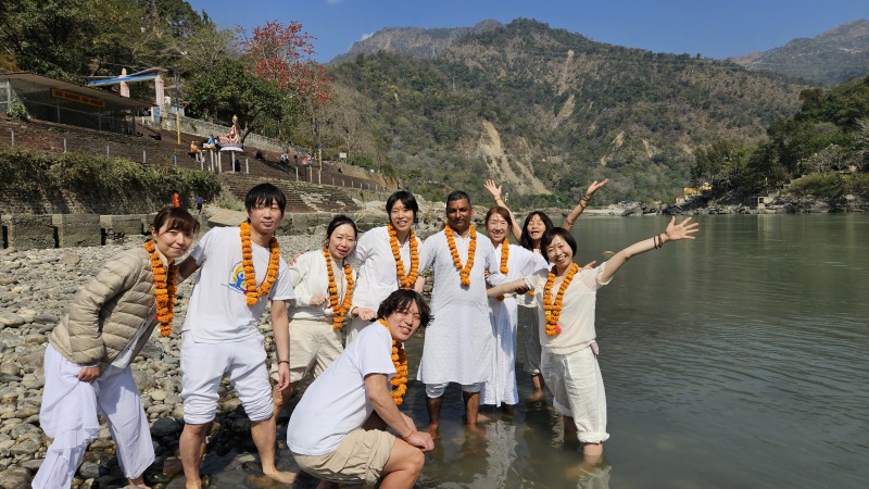 インドリシケシ　リトリート　ガンジス川　プージャ