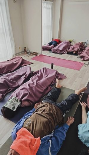 太陽礼拝108回＋シャットカルマ＋ジャパ瞑想＋インドランチを作って食べるヨガイベント