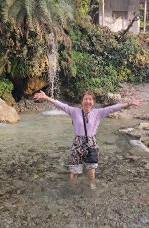 山の中へ滝を見に4